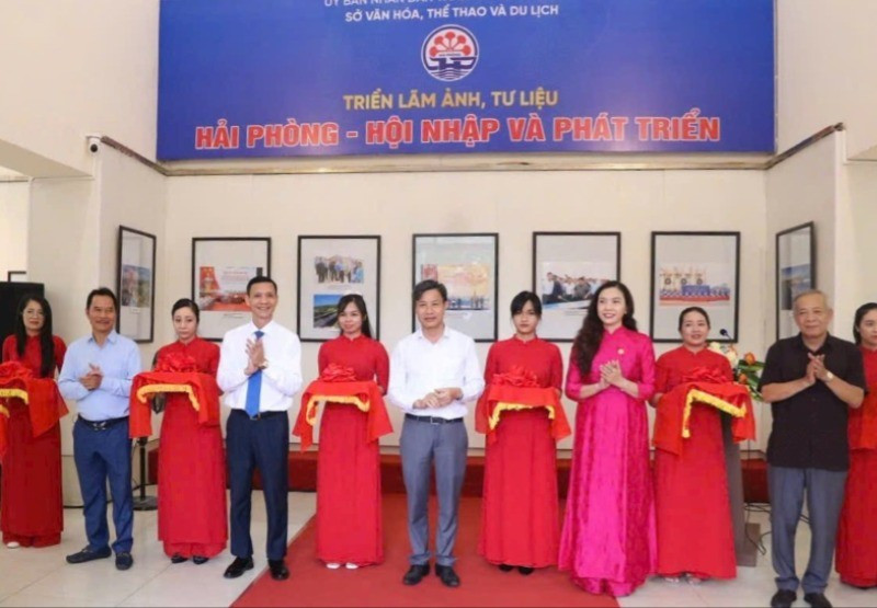 Khai mạc triển lãm ảnh báo chí “Hải Phòng hội nhập và phát triển”.