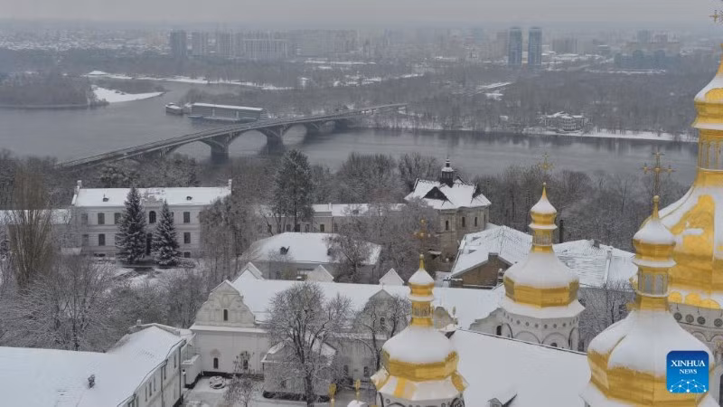 Tuyết rơi vào mùa đông ở Thủ đô Kiev của Ukraine. (Ảnh: Xinhua)