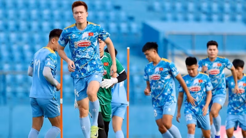 Đội tuyển Việt Nam tập luyện trước trận đấu với đội tuyển Nepal tối nay 9/10. (Ảnh: VFF)