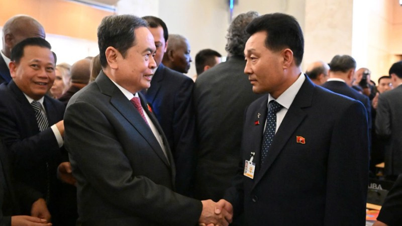 Chủ tịch Quốc hội Trần Thanh Mẫn gặp Chủ tịch Hội nghị Nhân dân tối cao Triều Tiên Pak Il Chol. (Ảnh: quochoi.vn)