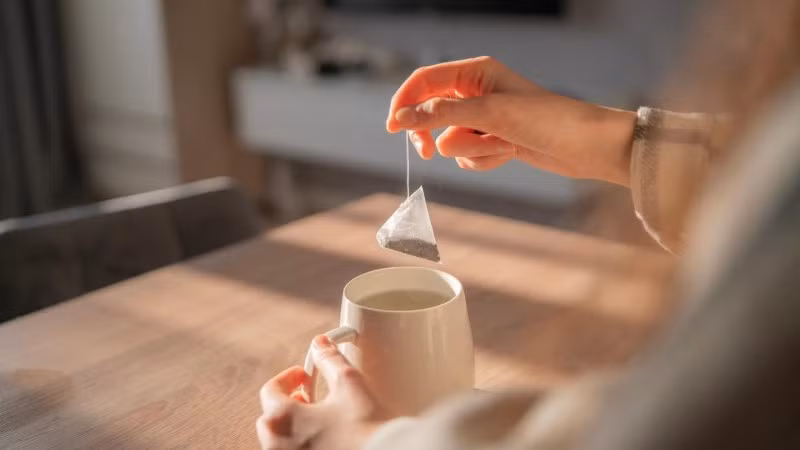 Trà túi lọc vẫn là lựa chọn tiện lợi và an toàn cho người dùng thời nay.