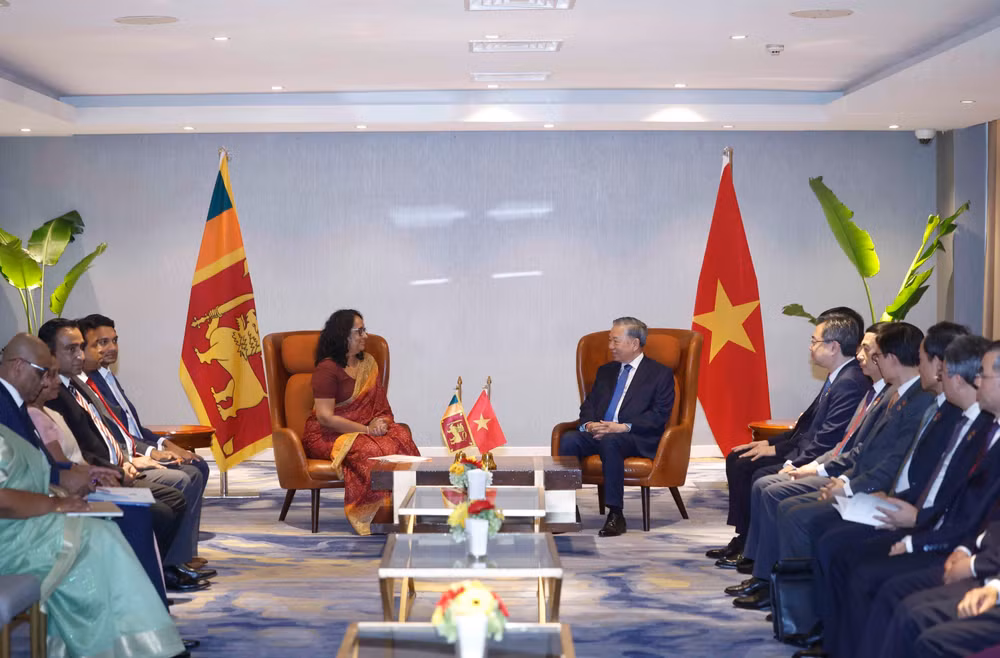 vna-potal-tong-bi-thu-chu-tich-nuoc-to-lam-hoi-kien-thu-tuong-sri-lanka-8749411.jpg