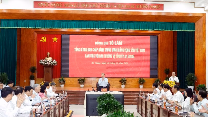 Tổng Bí thư Tô Lâm làm việc với Ban Thường vụ tỉnh ủy An Giang. (Ảnh: Thống Nhất/TTXVN) 