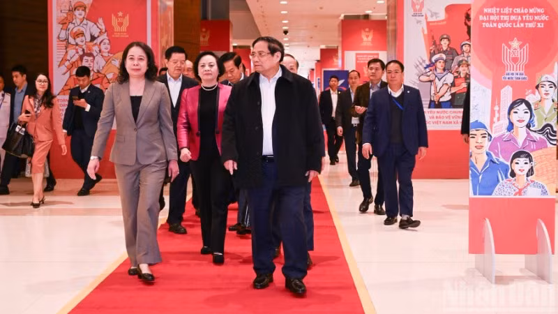 Thủ tướng Chính phủ Phạm Minh Chính đi kiểm tra công tác chuẩn bị Đại hội Thi đua yêu nước toàn quốc lần thứ XI. (Ảnh: TRẦN HẢI)