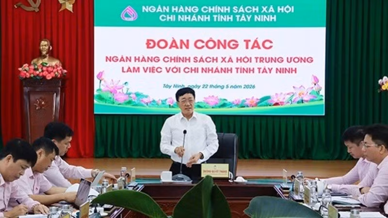 Tổng Giám đốc Ngân hàng Chính sách xã hội Dương Quyết Thắng phát biểu chỉ đạo tại buổi làm việc với chi nhánh Ngân hàng Chính sách xã hội tỉnh Tây Ninh.
