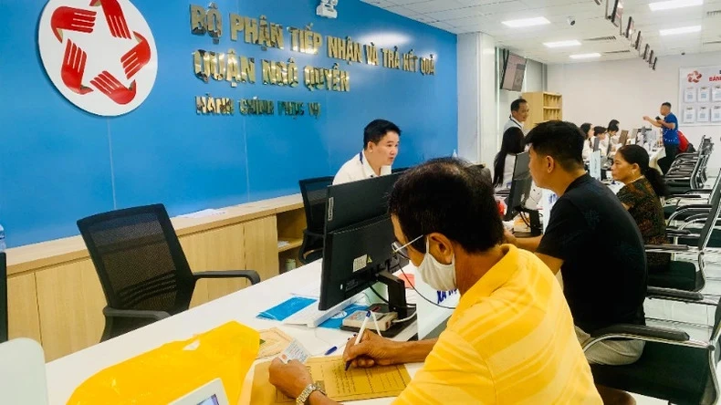 Bộ phận tiếp nhận và trả kết quả hành chính tại quận Ngô Quyền, thành phố Hải Phòng. (Ảnh QUANG DŨNG)