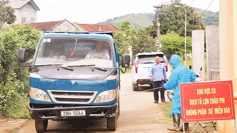 Chốt kiểm soát hoạt động nghiêm ngặt tại địa bàn có dịch.