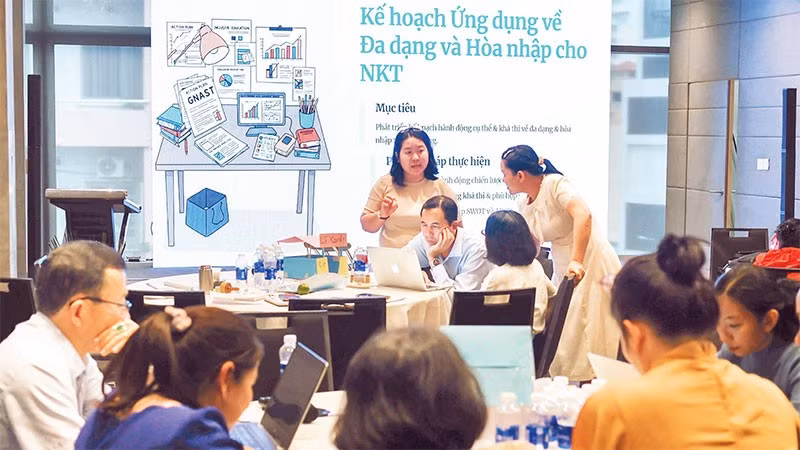 Các học viên tích cực làm việc nhóm tại chương trình tập huấn (Ảnh CTV)