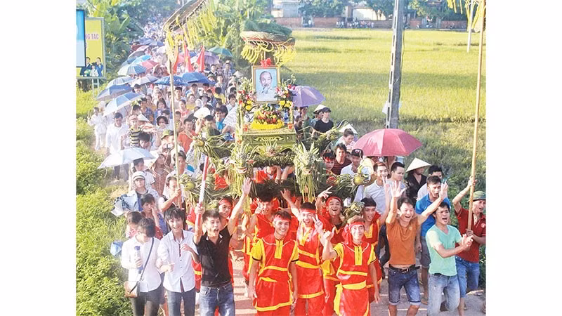 Hội thi kiệu lá Tết Trung thu 2025 tại thôn Đồi 2, xã Phú Nghĩa là hoạt động văn hóa truyền thống của địa phương.