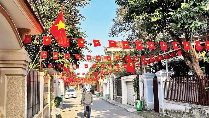 Các địa phương ở Quảng Trị trang trí cờ Đảng, cờ Tổ quốc đón chào xuân và ngày hội lớn của cả nước.