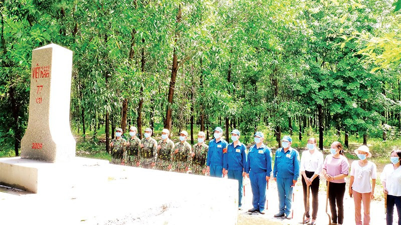 Bộ đội Biên phòng tỉnh Đồng Nai phối hợp với các lực lượng tuần tra bảo vệ cột mốc, biên giới quốc gia.