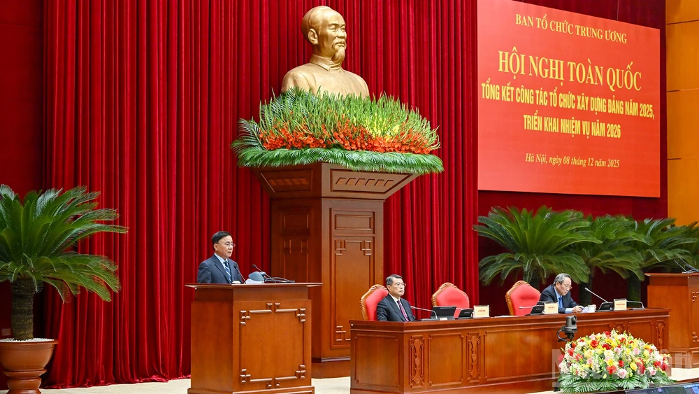 Thường trực Ban Bí thư Trần Cẩm Tú phát biểu chỉ đạo Hội nghị toàn quốc Tổng kết công tác tổ chức xây dựng Đảng năm 2025, triển khai nhiệm vụ năm 2026.