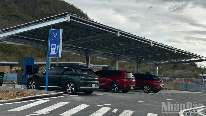 Trạm sạc điện trên cao tốc Vĩnh Hảo-Phan Thiết.