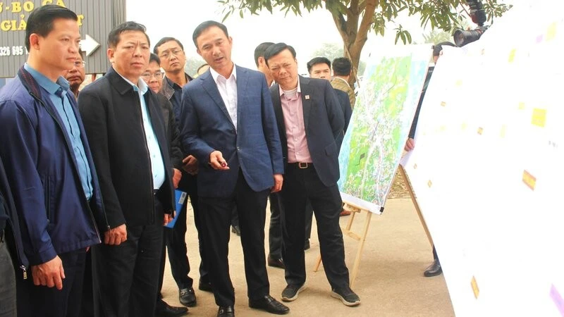 Bộ trưởng Xây dựng Trần Hồng Minh đề nghị khẩn trương hoàn thiện dự án để có thể khởi công nâng cấp, mở rộng đường cao tốc Hà Nội-Thái Nguyên-Chợ Mới vào giữa năm 2026.