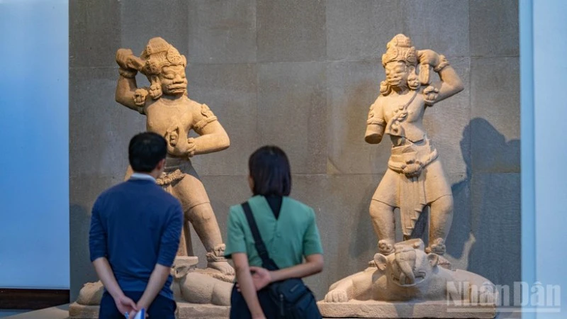 Phòng trưng bày Đồng Dương tại Bảo tàng Điêu khắc Chăm Đà Nẵng.