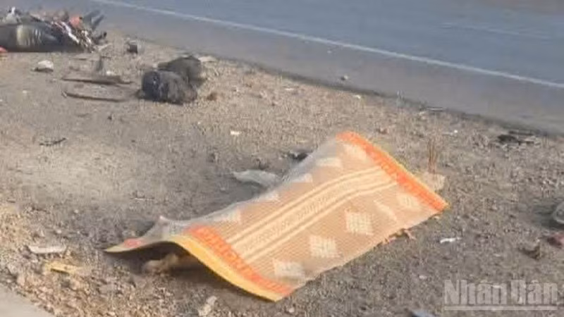 Hiện trường xảy ra vụ tai nạn giao thông khiến 3 người thương vong trên đường Hồ Chí Minh, đoạn qua xã Nhân Cơ, tỉnh Lâm Đồng.