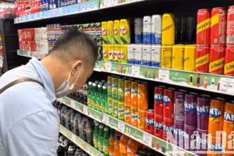 Cần cân nhắc kỹ lưỡng lộ trình khi áp thuế tiêu thụ đặc biệt đối với mặt hàng mới - nước giải khát có đường. (Ảnh minh họa: TRUNG HƯNG)