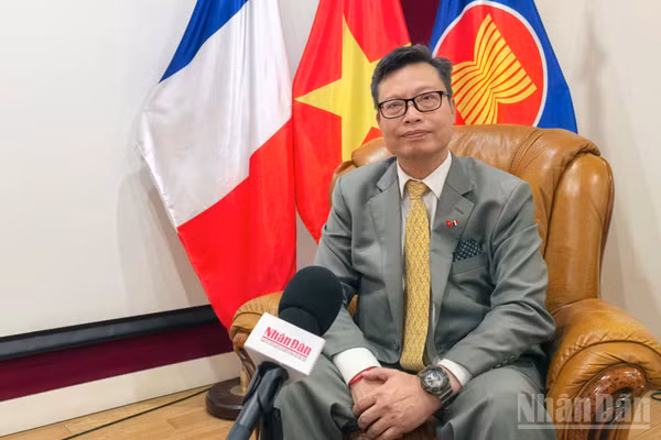 Đại sứ đặc mệnh toàn quyền Việt Nam tại Cộng hòa Pháp Trịnh Đức Hải. (Ảnh: KHẢI HOÀN)