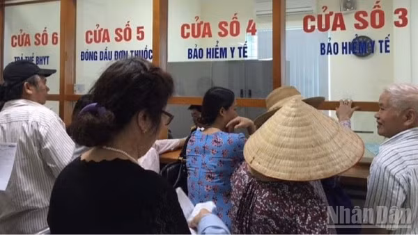 Cử tri kiến nghị tăng mức hưởng bảo hiểm y tế cho cán bộ hưu trí. (Ảnh: ĐỖ THOA)