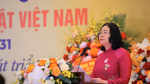 Chủ tịch Ủy ban Trung ương Mặt trận Tổ quốc Việt Nam Bùi Thị Minh Hoài dự và phát biểu chỉ đạo Đại hội. (Ảnh: BÍCH LIÊN)