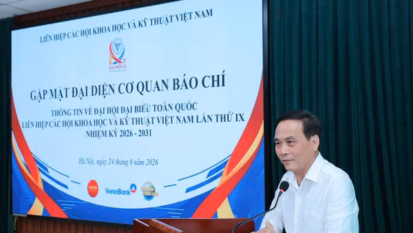 Phó Giáo sư, Tiến sĩ Phạm Ngọc Linh, Phó Chủ tịch Liên hiệp các Hội Khoa học và Kỹ thuật Việt Nam phát biểu tại họp báo. (Ảnh: BÍCH LIÊN)