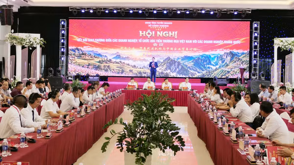 Hội nghị kết nối giao thương giữa các doanh nghiệp và tổ chức xúc tiến thương mại Việt Nam với các doanh nghiệp Trung Quốc. (Ảnh: KHÁNH TOÀN)