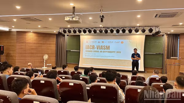 Toàn cảnh lễ khai mạc Trường hè IACR-VIASM về Mật mã năm 2026. 