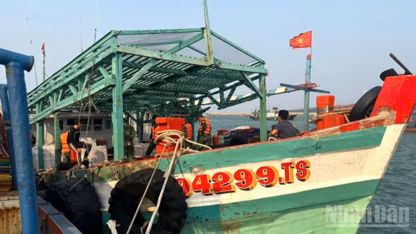 Phương tiện vận chuyển dầu DO trái phép bị Bộ đội Biên phòng Hải Phòng tạm giữ.
