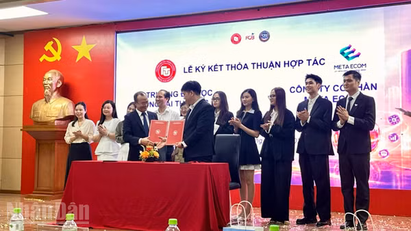 Quang cảnh lễ ký kết thỏa thuận hợp tác.