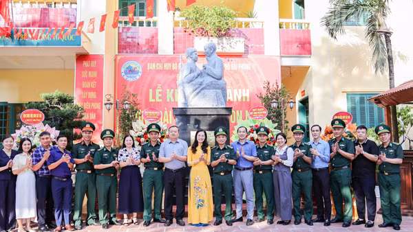 Lễ khánh thành tượng đài “Nghe lời non nước” tại Hải đội Biên phòng, Bộ đội Biên phòng thành phố Hải Phòng.