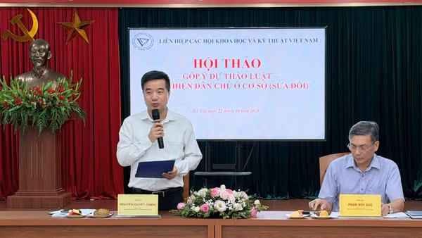 Ông Nguyễn Quyết Chiến, Tổng Thư ký Liên hiệp các Hội Khoa học và kỹ thuật Việt Nam phát biểu tại Hội thảo. (Ảnh: BÍCH LIÊN)
