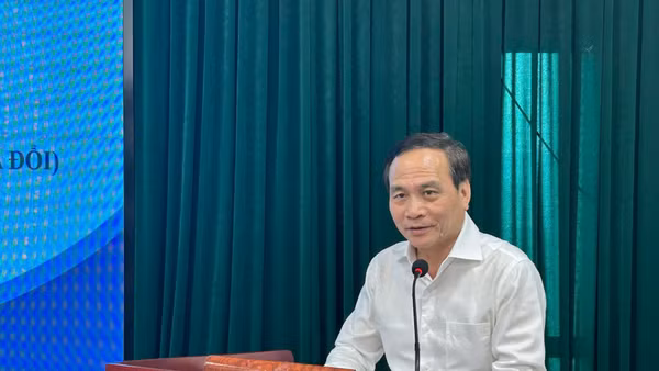 Phó Giáo sư, Tiến sĩ Phạm Ngọc Linh, Phó Chủ tịch Liên hiệp các Hội Khoa học và Kỹ thuật Việt Nam phát biểu tại hội thảo. (Ảnh: BÍCH LIÊN)