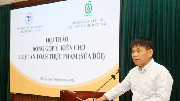 Giáo sư, Tiến sĩ Trương Xuân Lam, Phó Chủ tịch Liên hiệp các Hội Khoa học và Kỹ thuật Việt Nam phát biểu tại hội thảo. (Ảnh: BÍCH LIÊN)