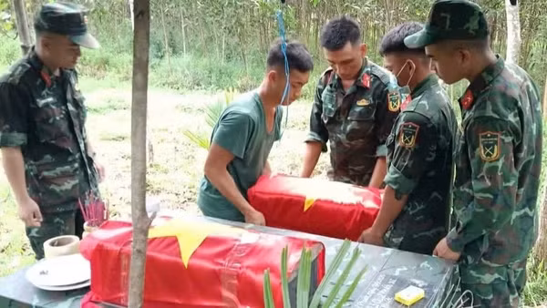 Ba hài cốt liệt sĩ được tìm thấy tại xã Quế Phước, thành phố Đà Nẵng. (Ảnh: QUANG CƯỜNG)