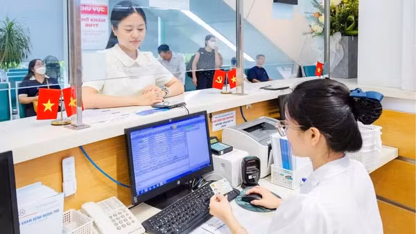 Tra cứu thông tin thẻ bảo hiểm y tế bằng căn cước công dân gắn chip được triển khai tại 100% cơ sở khám, chữa bệnh bảo hiểm y tế ở thành phố Hải Phòng. (Ảnh: THANH NGA)