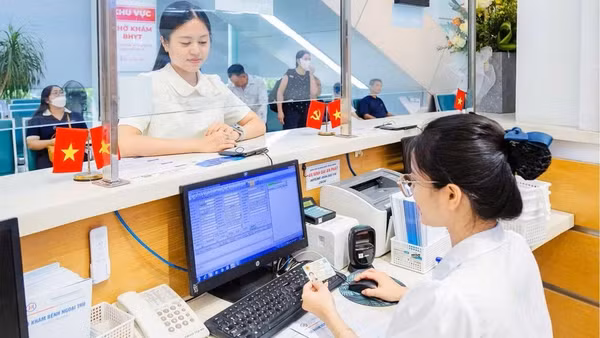 Tra cứu thông tin thẻ bảo hiểm y tế bằng căn cước công dân gắn chip được triển khai tại 100% cơ sở khám, chữa bệnh bảo hiểm y tế ở thành phố Hải Phòng. (Ảnh: THANH NGA)
