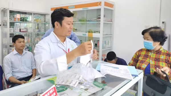 Các phòng khám bác sĩ gia đình cung cấp đủ thuốc cho người dân trên từng địa bàn. (Ảnh: HOÀNG PHAN)