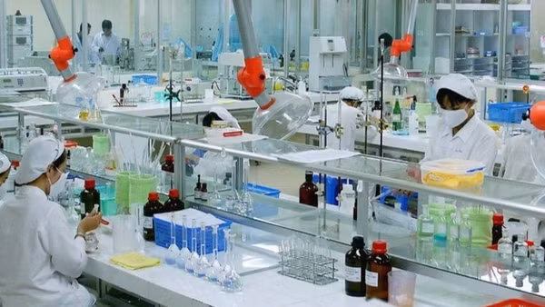 Chương trình phát triển công nghiệp hóa dược đến năm 2030, tầm nhìn đến năm 2045 đặt mục tiêu đến năm 2030, 100% cơ sở sản xuất hoạt chất, tá dược đạt chuẩn. (Ảnh: VGP)