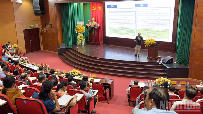 ndo_br_anh-2-dai-bieu-trinh-bay-tham-luan.jpg