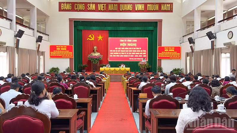 ndo_br_anh-2-can-bo.jpg