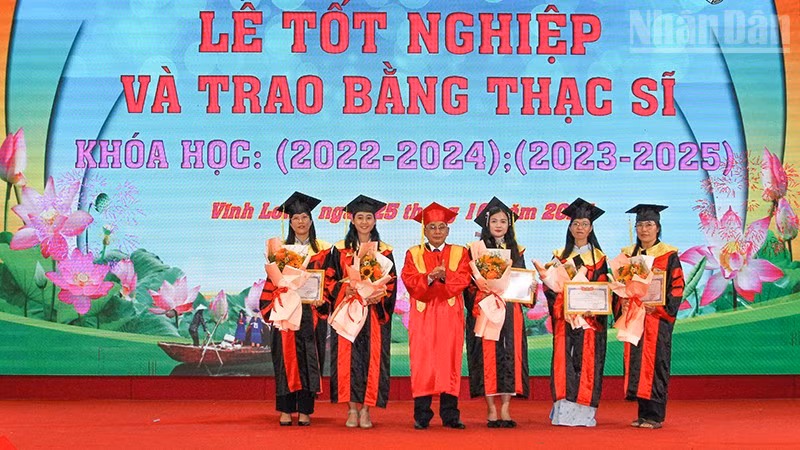 ndo_tr_anh-2-khen-thuong-thu-khoa.jpg