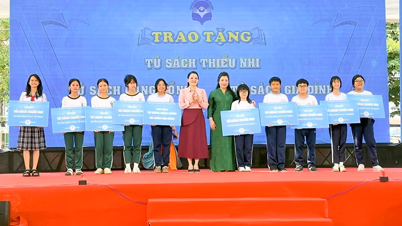 anh-3-tang-tu-sach.jpg