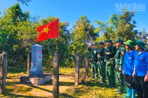 Trong những ngày này, Bộ đội Biên phòng Sơn La thường xuyên có lực lượng tuần tra, tuyên truyền người dân ở khu vực biên giới. (Ảnh: QUỐC TUẤN)