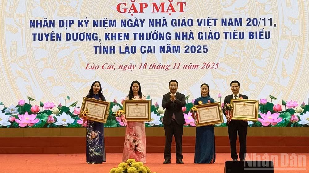 Các cá nhân được tặng thưởng.