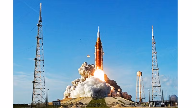 Tàu vũ trụ được phóng trong sứ mệnh Artemis II. Ảnh: REUTERS