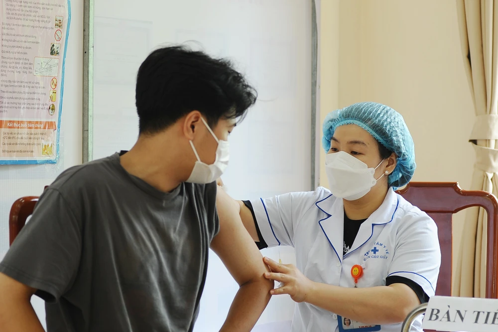 Duy trì tiêm phòng cúm định kỳ là cách tốt nhất tăng cường hệ miễn dịch để bảo vệ bản thân và cộng đồng. Ảnh: HẢI NAM