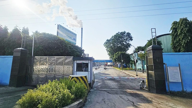 Nhà máy Hóa chất Việt Trì (Phú Thọ) được xây dựng từ năm 1959, dự kiến sẽ được di dời sớm.