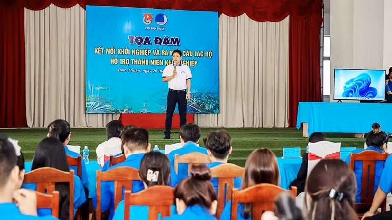 Anh Nguyễn Hữu Nhơn chia sẻ khởi nghiệp từ ốc bươu đen với giới trẻ.