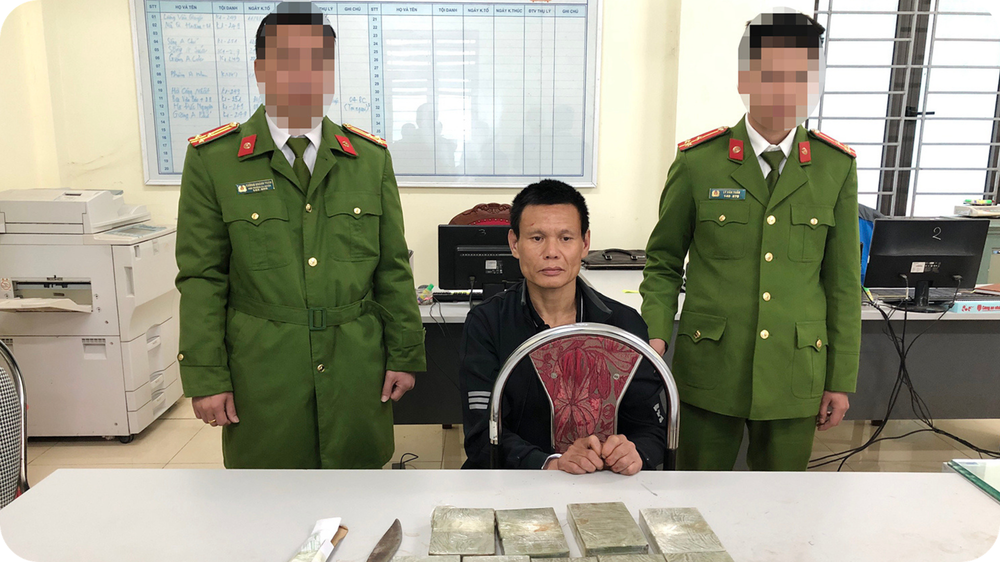 Chuyên án đấu tranh với 2 đối tượng phạm tội về ma túy mà Thiếu tá Cà Văn Nghĩa và đồng đội đấu tranh thành công cuối năm 2022, đầu năm 2023. chien-si-vien-tron-1.png