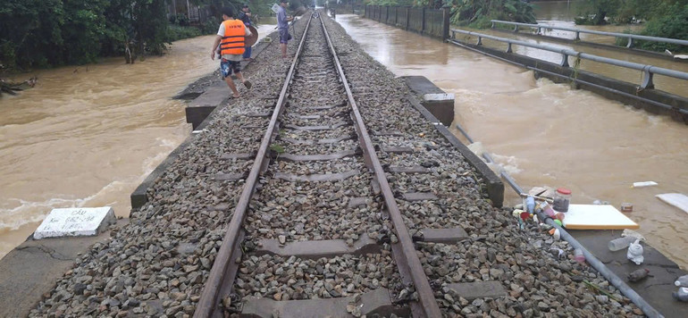 Đá được bổ sung tại các vị trí bị trôi, hỏng, bảo đảm thông tuyến. 58df0ad9cc6741391876.jpg